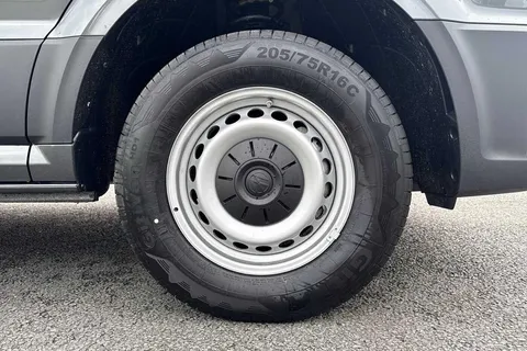 DC25CCE Volkswagen Crafter 2.0 TDI 140PS Commerce Plus High Roof Van Auto Thumbnail #7