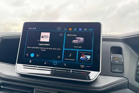 DC25CCE Volkswagen Crafter 2.0 TDI 140PS Commerce Plus High Roof Van Auto Thumbnail #13