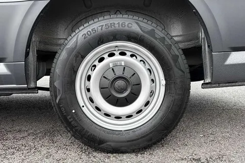 DC25CCE Volkswagen Crafter 2.0 TDI 140PS Commerce Plus High Roof Van Auto Thumbnail #24