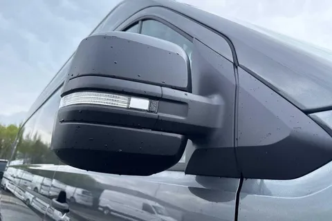 DC25CCE Volkswagen Crafter 2.0 TDI 140PS Commerce Plus High Roof Van Auto Thumbnail #29