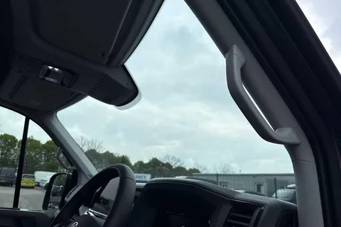 DC25CCE Volkswagen Crafter 2.0 TDI 140PS Commerce Plus High Roof Van Auto Thumbnail #33