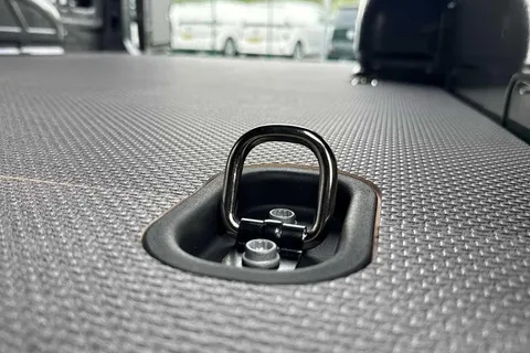 DC25CCE Volkswagen Crafter 2.0 TDI 140PS Commerce Plus High Roof Van Auto Thumbnail #35