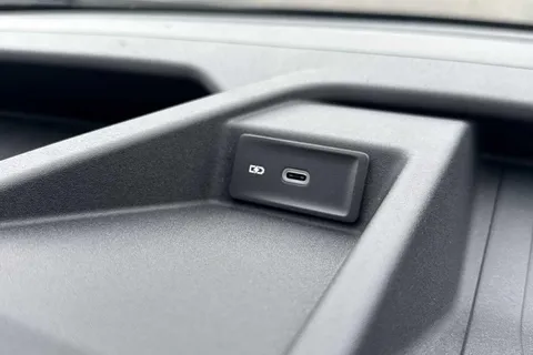 DC25CCE Volkswagen Crafter 2.0 TDI 140PS Commerce Plus High Roof Van Auto Thumbnail #46