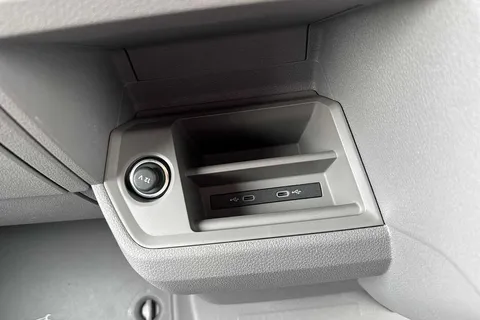 DC25CCE Volkswagen Crafter 2.0 TDI 140PS Commerce Plus High Roof Van Auto Thumbnail #47