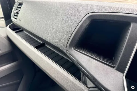 DC25CCE Volkswagen Crafter 2.0 TDI 140PS Commerce Plus High Roof Van Auto Thumbnail #48