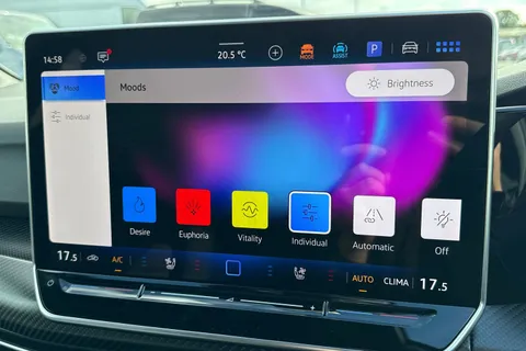  Volkswagen Golf 2.0 TSI R Black Edition DSG 4Motion Euro 6 (s/s) 5dr Thumbnail #55