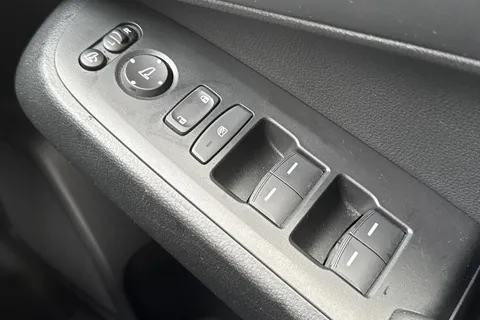 FJ24ZDN Honda HR-V 1.5 eHEV Elegance 5dr CVT Thumbnail #33