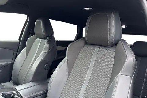 DF72OKU PEUGEOT 5008 1.5 BlueHDi GT Euro 6 (s/s) 5dr Thumbnail #17