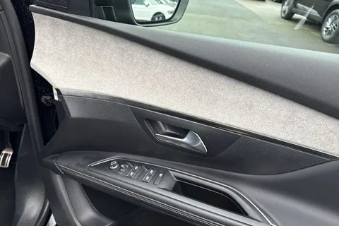 DF72OKU PEUGEOT 5008 1.5 BlueHDi GT Euro 6 (s/s) 5dr Thumbnail #22