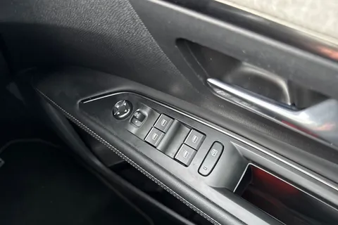 DF72OKU PEUGEOT 5008 1.5 BlueHDi GT Euro 6 (s/s) 5dr Thumbnail #44