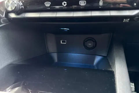 DF72OKU PEUGEOT 5008 1.5 BlueHDi GT Euro 6 (s/s) 5dr Thumbnail #57