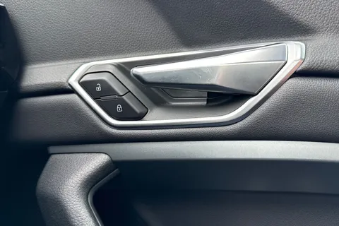 21 of 55 for Audi e-tron Technik 50 quattro 230,00 kW