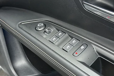 MT73CYL PEUGEOT 5008 1.2 PureTech GT EAT Euro 6 (s/s) 5dr Thumbnail #19