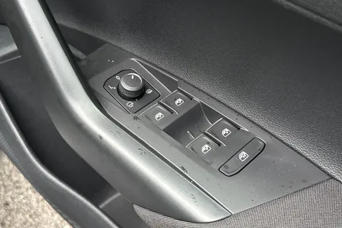 YV23AAZ Volkswagen Taigo 1.5 TSI R-Line DSG Euro 6 (s/s) 5dr Thumbnail #22