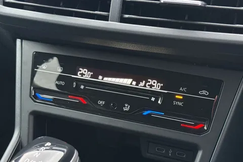 YV23AAZ Volkswagen Taigo 1.5 TSI R-Line DSG Euro 6 (s/s) 5dr Thumbnail #23