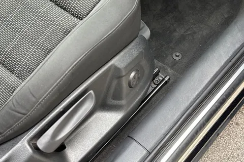 YF18OUL Audi Q3 1.4 TFSI CoD Sport Euro 6 (s/s) 5dr Thumbnail #39