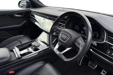 14 of 56 for Audi Q8 Black Edition 55 TFSI quattro 340 PS tiptronic