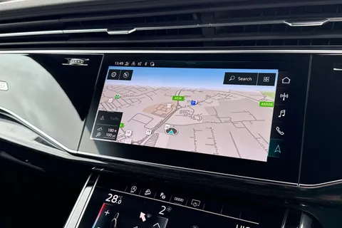 17 of 56 for Audi Q8 Black Edition 55 TFSI quattro 340 PS tiptronic