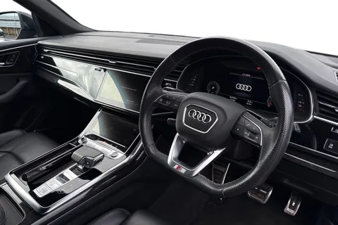 18 of 56 for Audi Q8 Black Edition 55 TFSI quattro 340 PS tiptronic