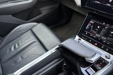 NA73SHJ Audi Q8 e-tron Sportback S line 55 e-tron quattro 300,00 kW Thumbnail #21