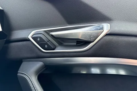 NA73SHJ Audi Q8 e-tron Sportback S line 55 e-tron quattro 300,00 kW Thumbnail #22