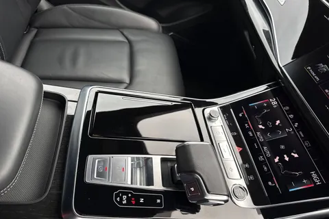 23 of 56 for Audi Q8 Black Edition 55 TFSI quattro 340 PS tiptronic