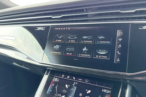 35 of 56 for Audi Q8 Black Edition 55 TFSI quattro 340 PS tiptronic