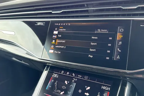 36 of 56 for Audi Q8 Black Edition 55 TFSI quattro 340 PS tiptronic