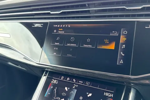 37 of 56 for Audi Q8 Black Edition 55 TFSI quattro 340 PS tiptronic