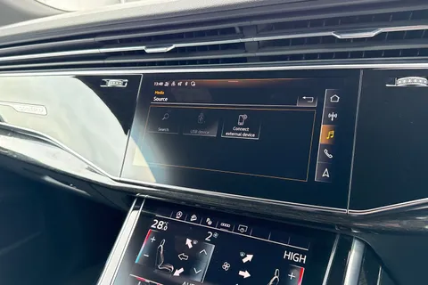 39 of 56 for Audi Q8 Black Edition 55 TFSI quattro 340 PS tiptronic