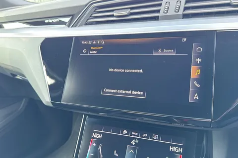 NA73SHJ Audi Q8 e-tron Sportback S line 55 e-tron quattro 300,00 kW Thumbnail #38