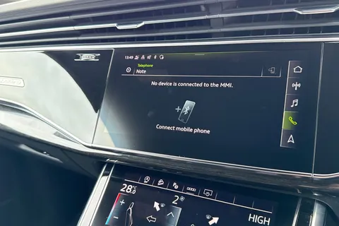 40 of 56 for Audi Q8 Black Edition 55 TFSI quattro 340 PS tiptronic