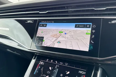 41 of 56 for Audi Q8 Black Edition 55 TFSI quattro 340 PS tiptronic