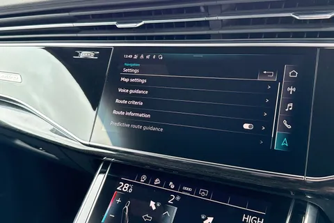 42 of 56 for Audi Q8 Black Edition 55 TFSI quattro 340 PS tiptronic