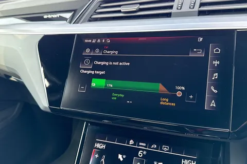 NA73SHJ Audi Q8 e-tron Sportback S line 55 e-tron quattro 300,00 kW Thumbnail #47