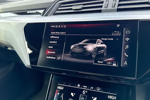 NA73SHJ Audi Q8 e-tron Sportback S line 55 e-tron quattro 300,00 kW Thumbnail #48