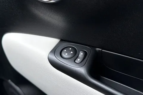 DX23GHZ FIAT 500 1.0 MHEV Dolcevita Euro 6 (s/s) 3dr Thumbnail #41