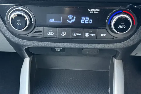 NG72FSX Hyundai I10 1.0 MPi Premium 5dr Auto Thumbnail #22