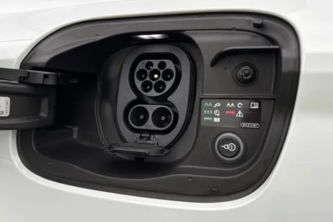 LM75CVX Audi Q6 E-Tron Q6 SUV Edition 1 e-tron quattro 285,00 kW Thumbnail #32