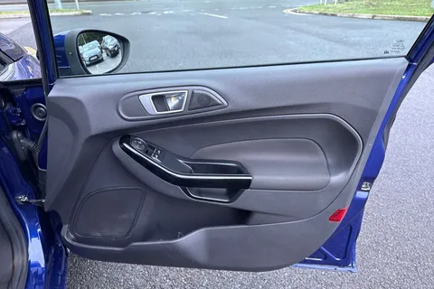 HY16CEJ Ford Fiesta 1.0 EcoBoost Zetec 5dr Thumbnail #20