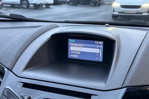 HY16CEJ Ford Fiesta 1.0 EcoBoost Zetec 5dr Thumbnail #39