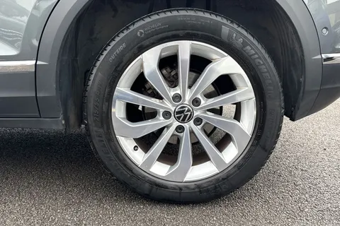 WD22MFF Volkswagen T-Roc 1.5 TSI Style DSG Euro 6 (s/s) 5dr Thumbnail #7