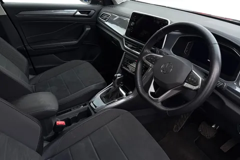 WD22MFF Volkswagen T-Roc 1.5 TSI Style DSG Euro 6 (s/s) 5dr Thumbnail #8