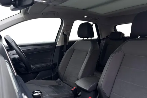 WD22MFF Volkswagen T-Roc 1.5 TSI Style DSG Euro 6 (s/s) 5dr Thumbnail #11