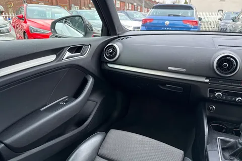 YF19WBZ Audi A3 1.0 TFSI 30 Black Edition Sportback Euro 6 (s/s) 5dr Thumbnail #16