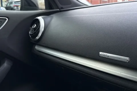 YF19WBZ Audi A3 1.0 TFSI 30 Black Edition Sportback Euro 6 (s/s) 5dr Thumbnail #42