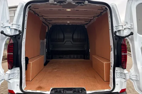 MF25JKV Volkswagen Transporter 2.0 TDI 150 Commerce Plus Van Thumbnail #10