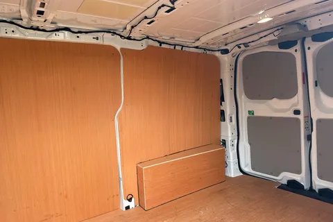 MF25JKV Volkswagen Transporter 2.0 TDI 150 Commerce Plus Van Thumbnail #14