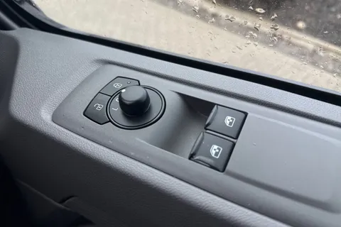 MF25JKV Volkswagen Transporter 2.0 TDI 150 Commerce Plus Van Thumbnail #18