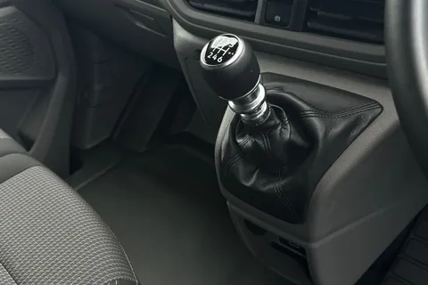 MF25JKV Volkswagen Transporter 2.0 TDI 150 Commerce Plus Van Thumbnail #20